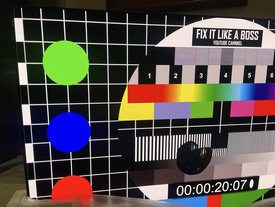 Uszkodzony telewizor Samsung Oled 77, nieduze