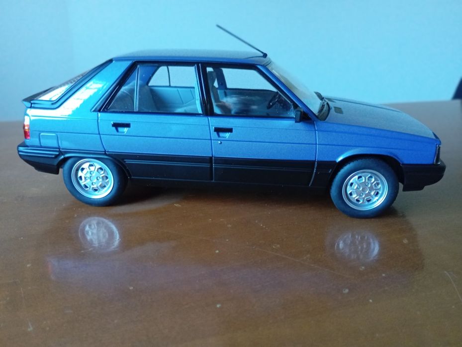Miniaturas de carros 1.18