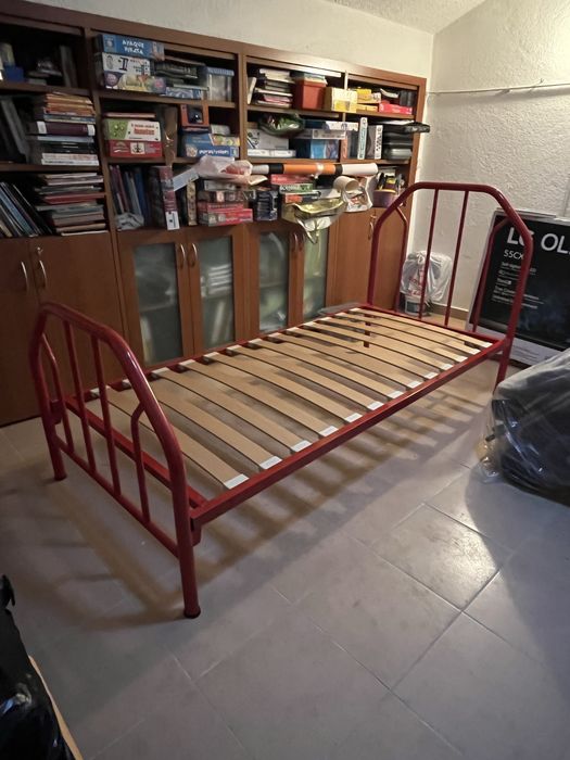 Cama de solteiro e colchão