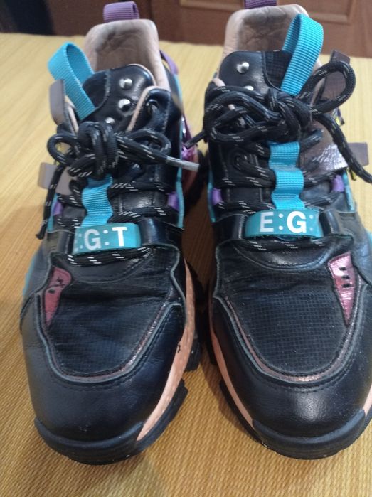 Sapatilhas praticamente novas