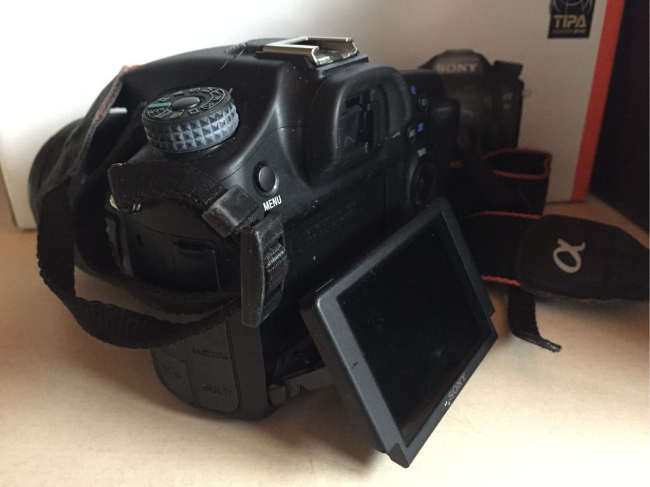 Câmara Sony Alpha 68