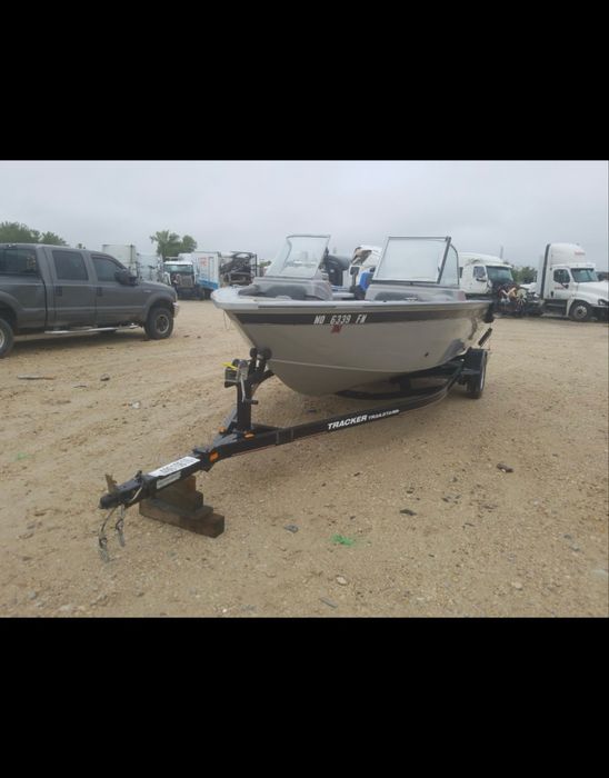 Моторний човен Tracker targa