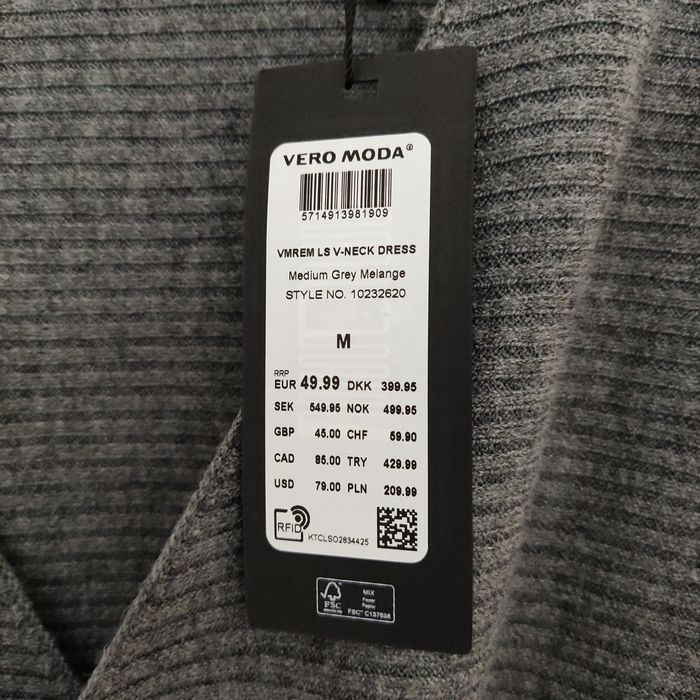 Sukienka dzianinowa Vero Moda VMREM M