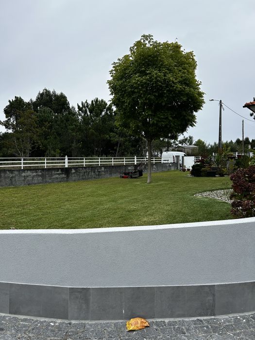 Serviços de jardinagem e limpeza de espaços verdes