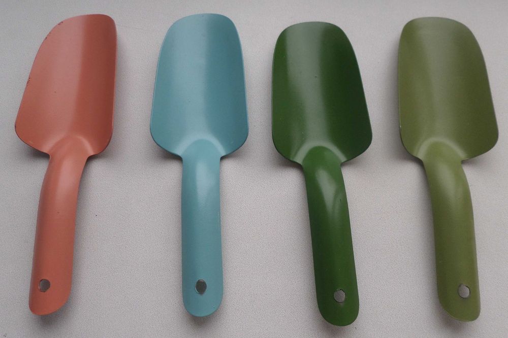 Совок железный, лопатка детская. Новая. 3 цвета. Игрушка СССР
