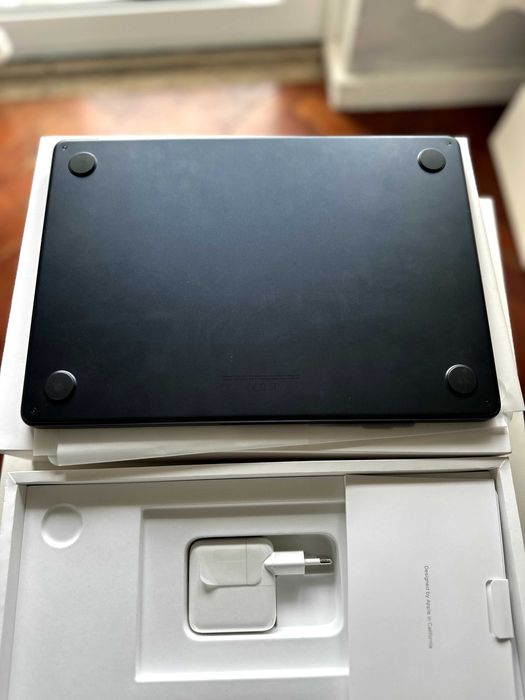 MacBook Air 13" (2024) | M3 Chip | 8GB RAM | 512GB SSD | Midnight Semi-Novo