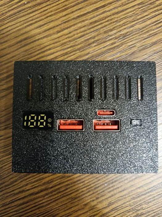 Корпус повербанка з платою 22.5 Ват