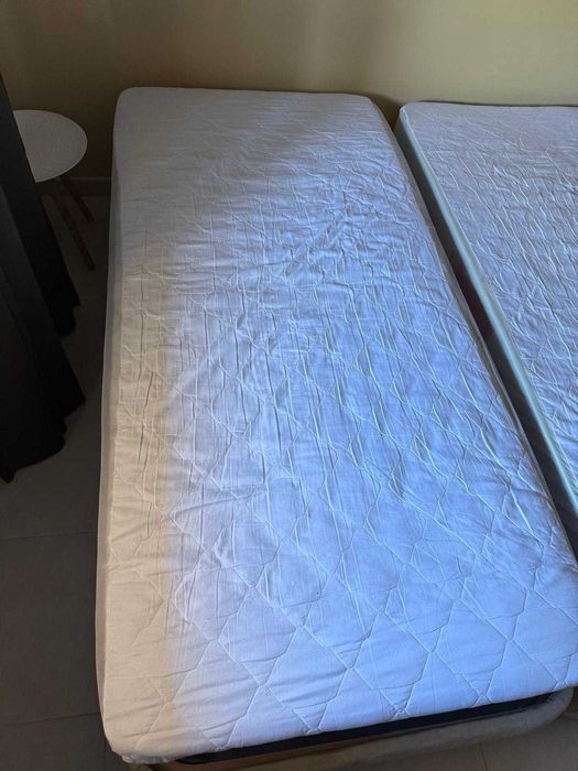 Duas Camas de Solteiro Estilo Hotel (2m x 0,90m)