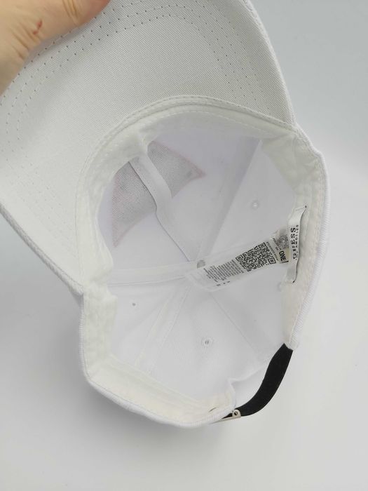 Nowa czapka GUESS biała czerwona logo