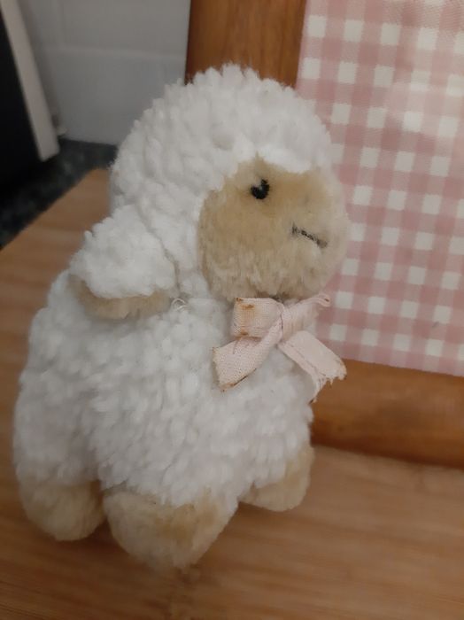 Moldura em madeira com peluche