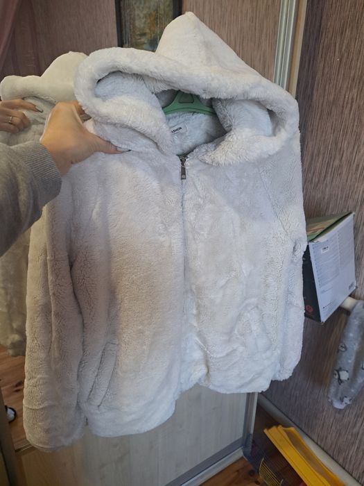 Шубка біла коротка