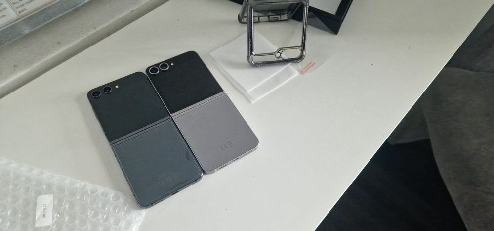 Samsung galaxy z flip 6 z flip 5