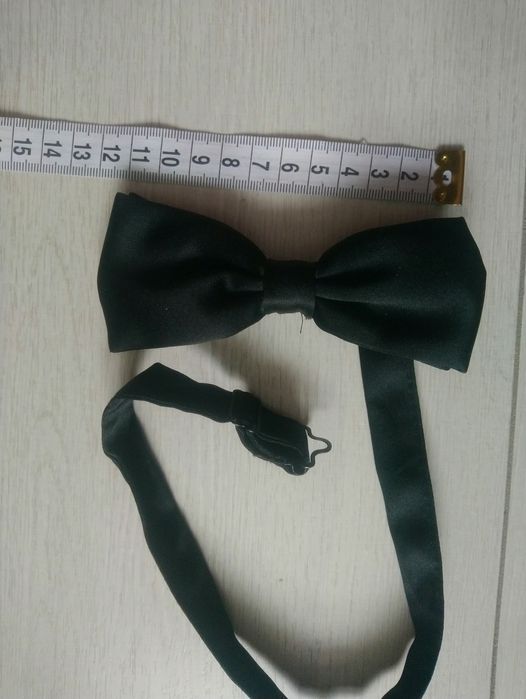 Метелик бабочка чорний