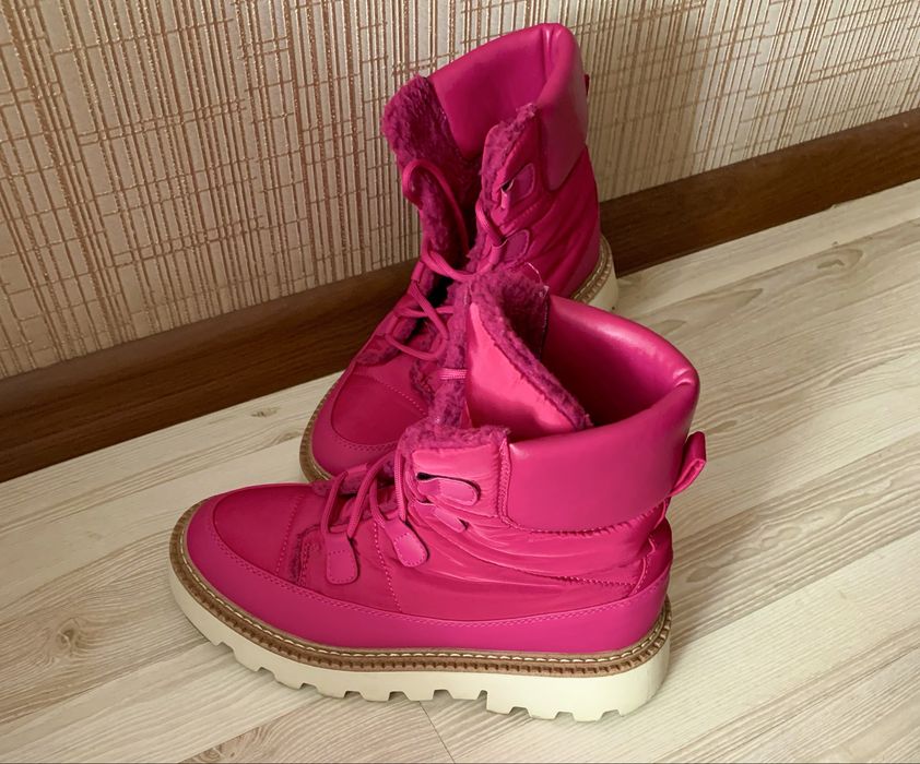 Стильные яркие ботики