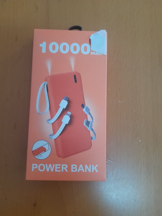 Power Bank que dá para carregar 4 telemóveis ao mesmo tempo novo ainda embalado.