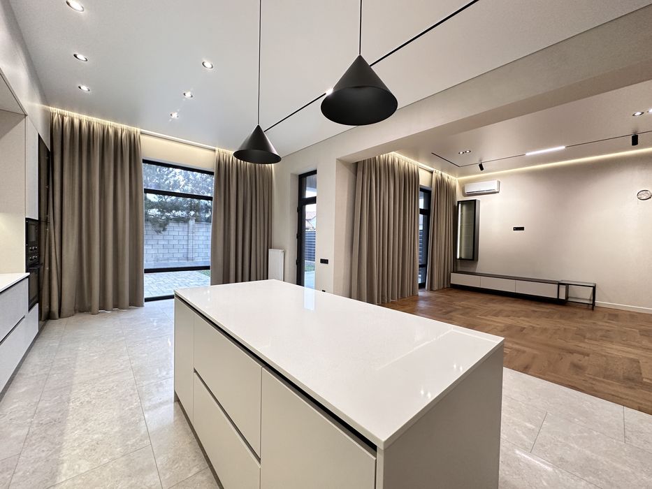 Новый шикарный дом с ремонтом в Совиньоне 3 сотки