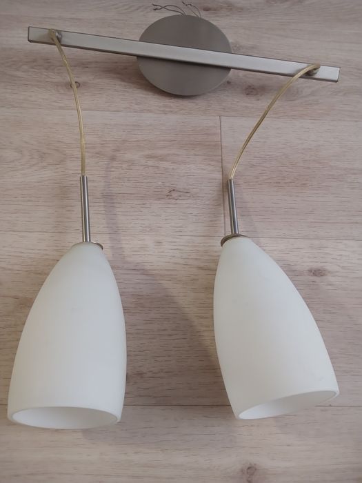 Продається світильник на 2 плафона.