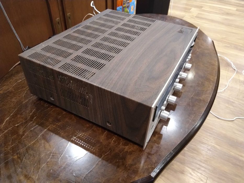 Amplituner Marantz 2215