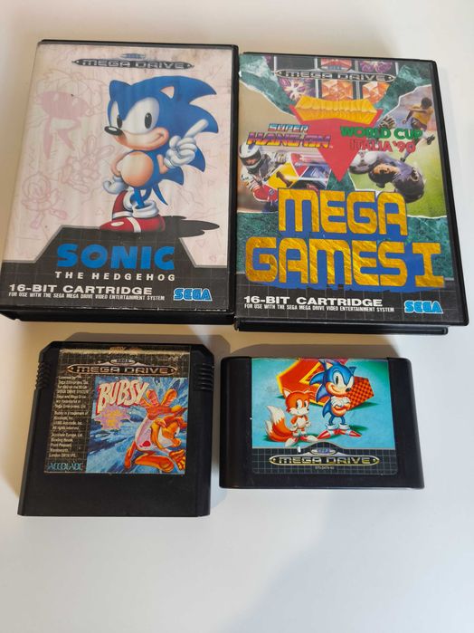 Sega Mega Drive com caixa e jogos
