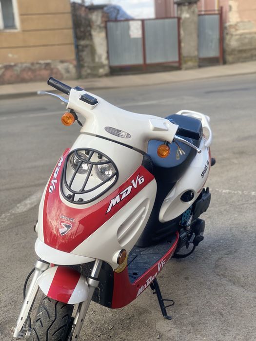 Продам скутер СРСР 160S, 150 кубів. Скутер у відмінному стані, практично новий — використовувався дуже мало.