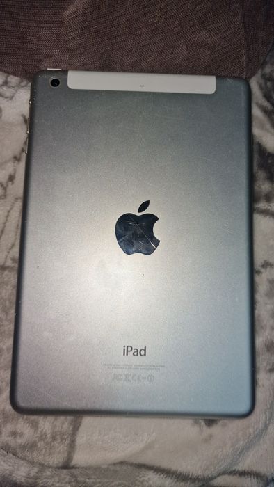 Аипад б/у робочее состояние, экран роботпет потресканый