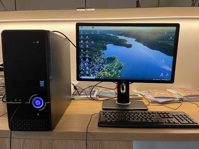 Komputer PC - AMD Radeon HD 7700 + monitor