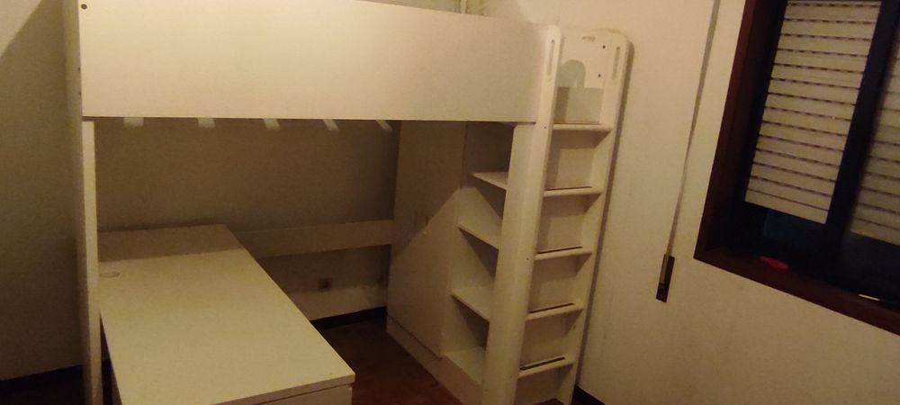 Cama com secretária