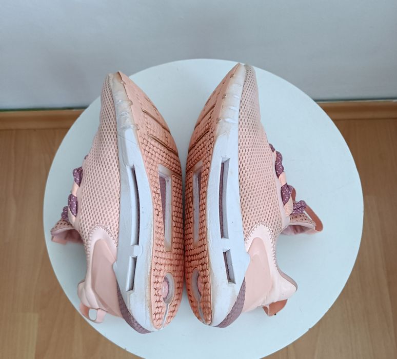 Buty sportowe damskie rozmiar 38 marki  Under Armour