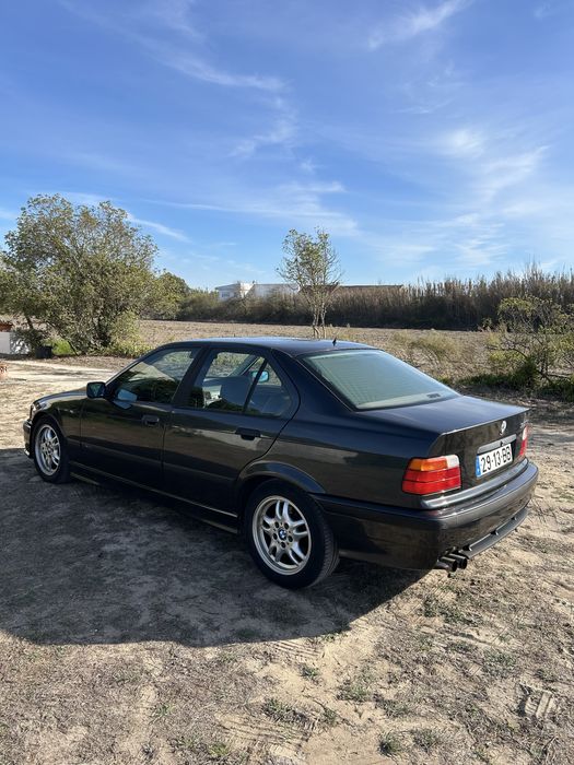 BMW E36 320i Sedan