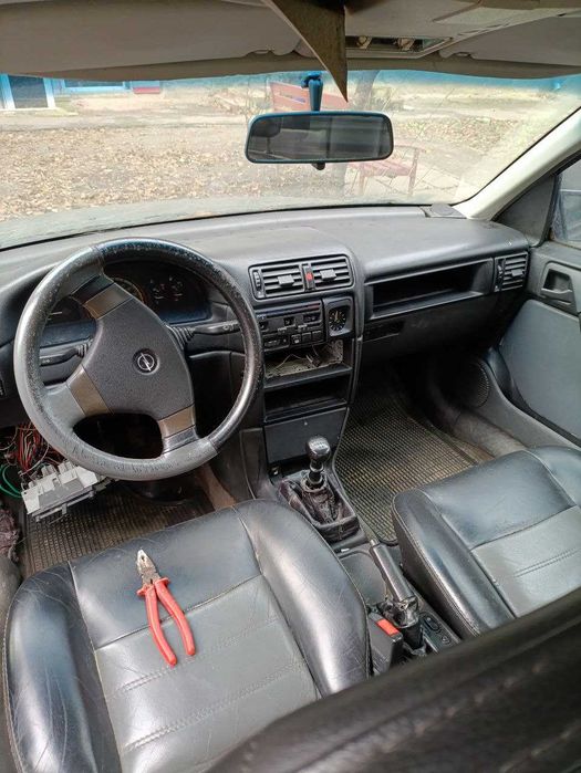 Продам опель вектра 1993 года  недорого 40000