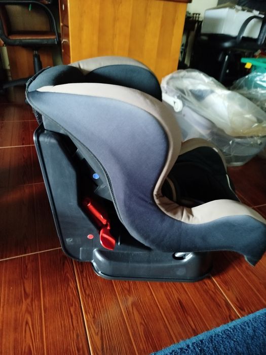 Cadeira de bebê de automóvel