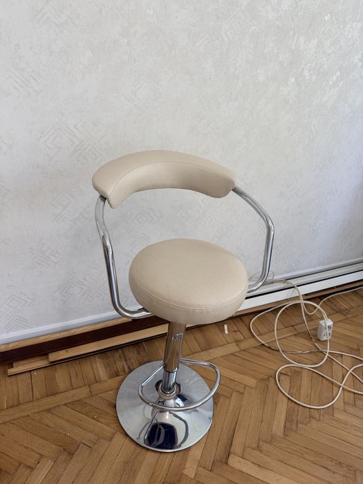 Продам 4 барных стула
