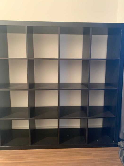 Vendo estante KALLAX 1,75X 1,75 bom estado, 2 anos.