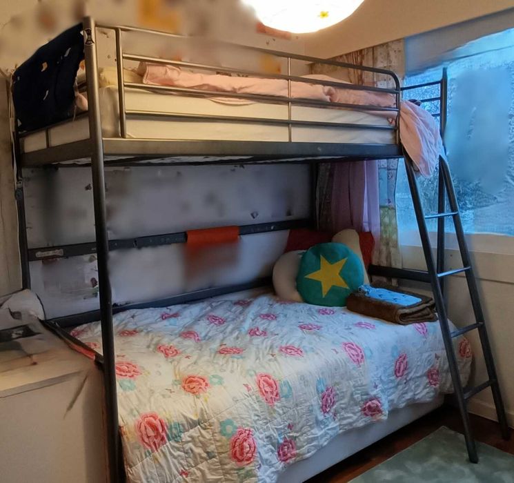 Cama Alta Ikea svarta como nova
