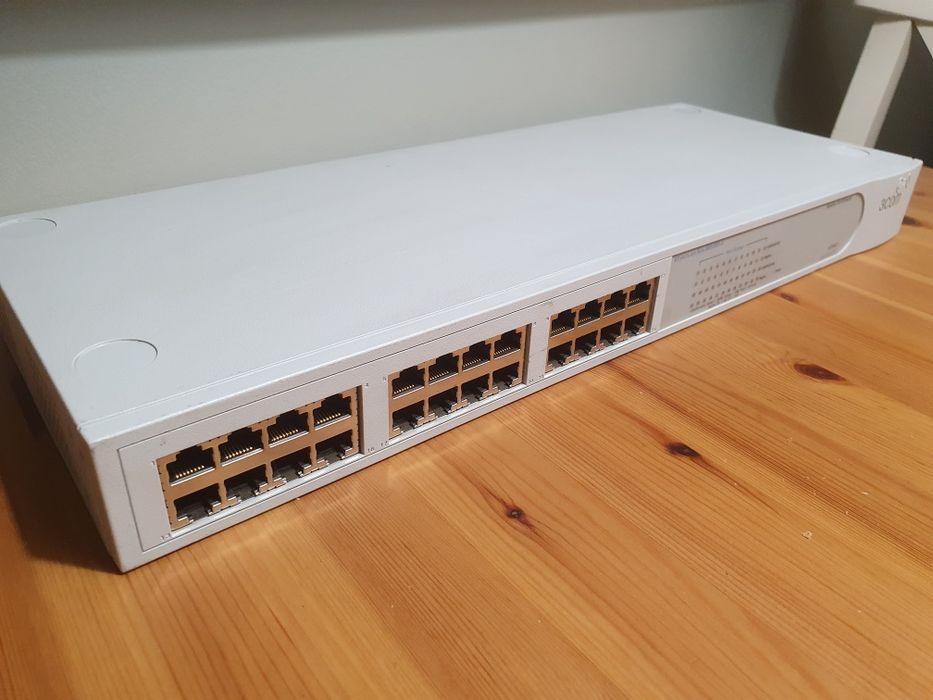 Switch 24 portowy 3com baseline