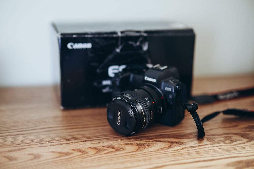 Canon EOS R + Canon 50 mm 1,4 + adapter EF -EOS R