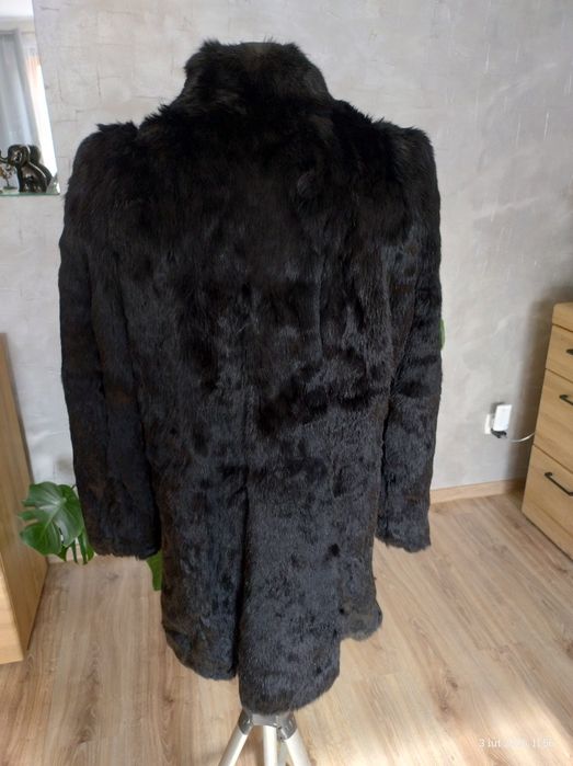 Futro naturalne czarne.