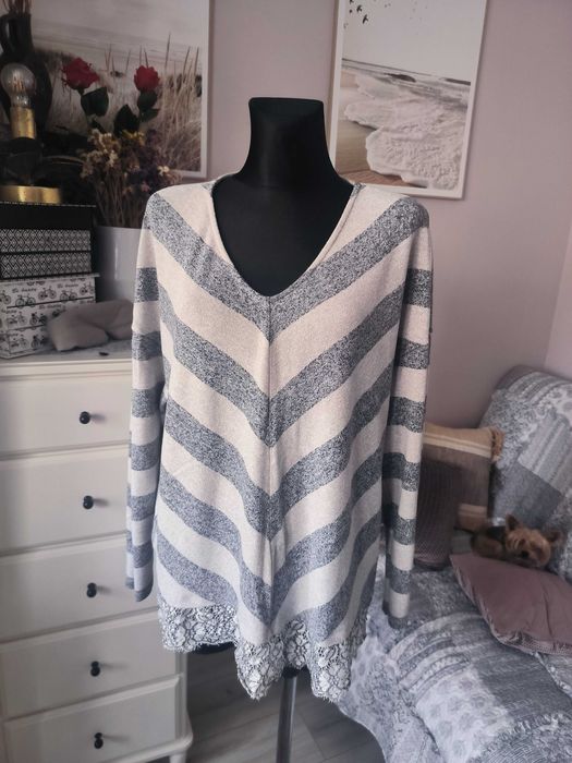Sweter w paski w literę V, sweter z ażurową koronką, r. 46-48