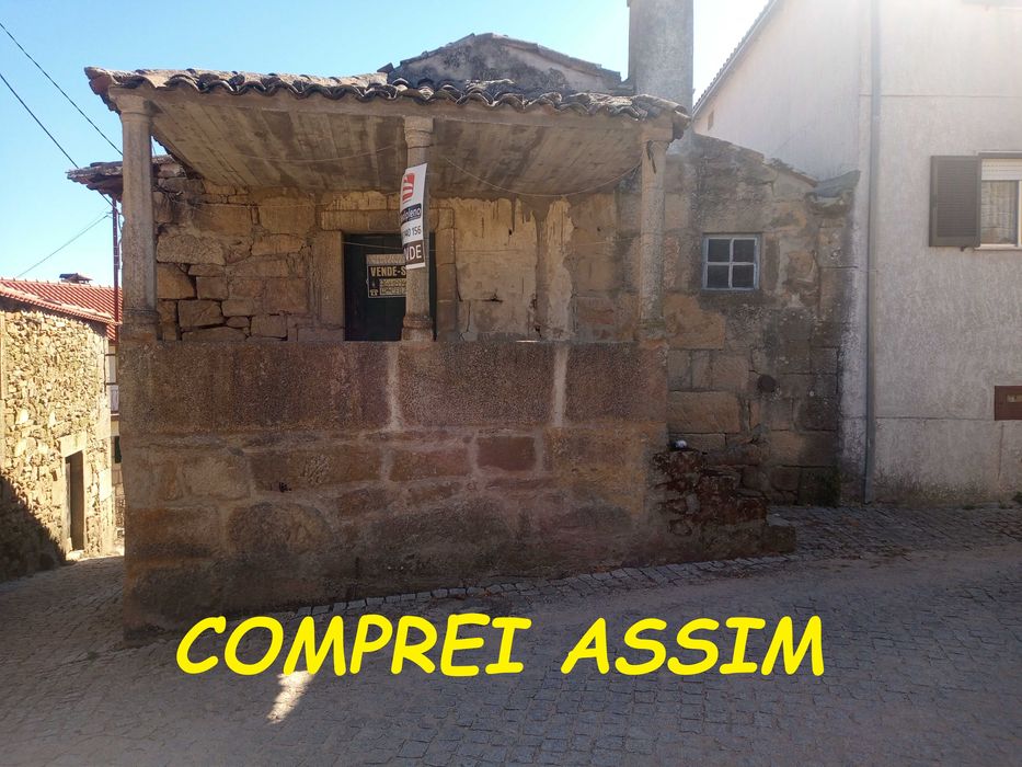 CASA A RECUPERAR NA ALDEIA troco por Auto caravana ou caravana