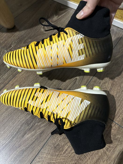 Buty piłkarskie korki Nike Mercurial Victory 38,5