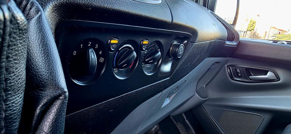 FORD TRANSIT CUSTOM 2.0 TDCi 130CV L2H1 – 2017 – 171.130 KM – IVA DEDUTÍVEL