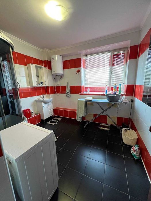 Продам будинок 204 м², ділянка – 10 соток у Великодолинському