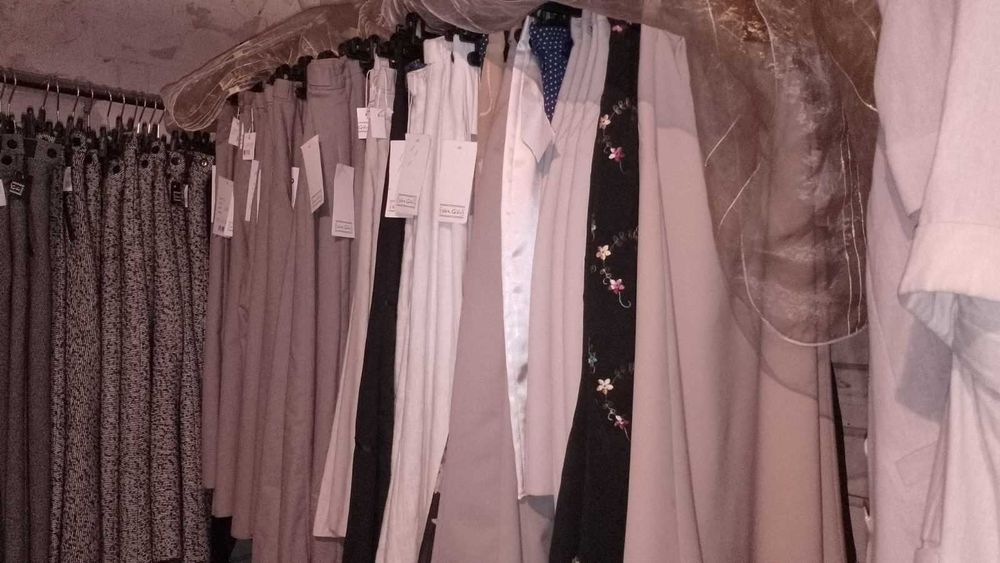 Продається товар -жіночі класичні спідниці