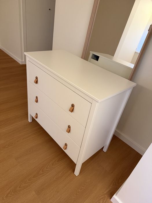 Cómoda branca IKEA