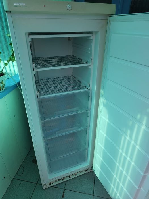 Морозильна камера Privileg 160см