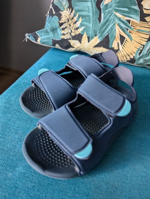 Piankowe sandały firmy Adidas rozm. 27