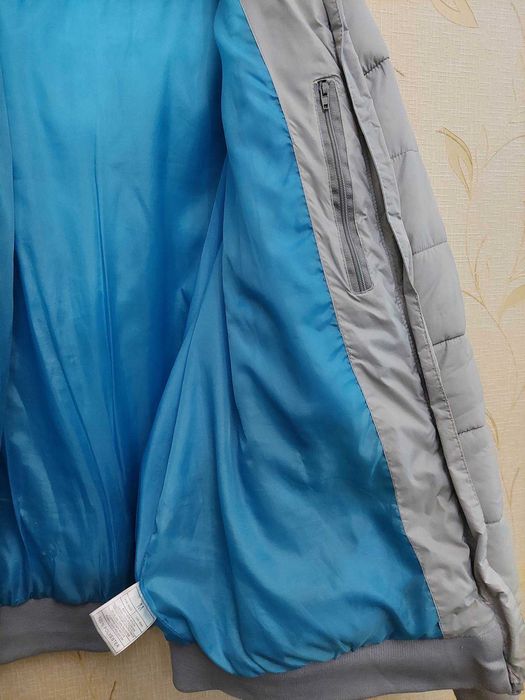Зимова куртка Adidas бомбер, розмір M