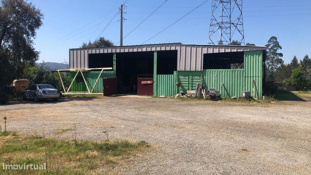 Terreno industrial com construção