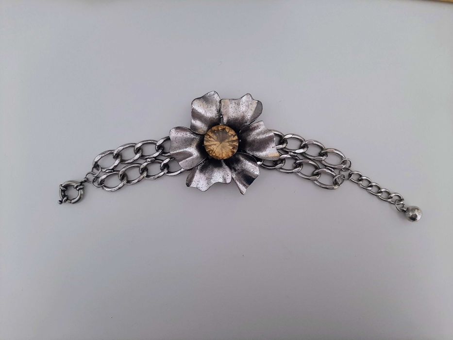 Pulseira com flor Brilhante Nova