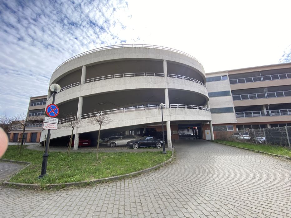 Miejsce postojowe ul. Przewóz 40E